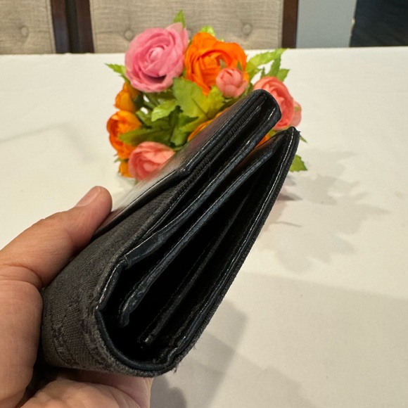 Authentic Gucci wallet - Picture 3 of 11